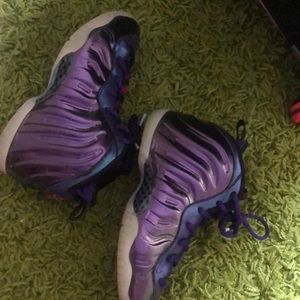 Metallic purple foamposits